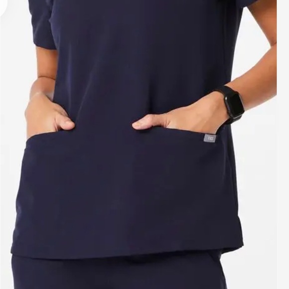 *Brand New* Figs Women's Navy Jogger Pants and Top Scrub Set: Size Medium - Picture 3 of 7